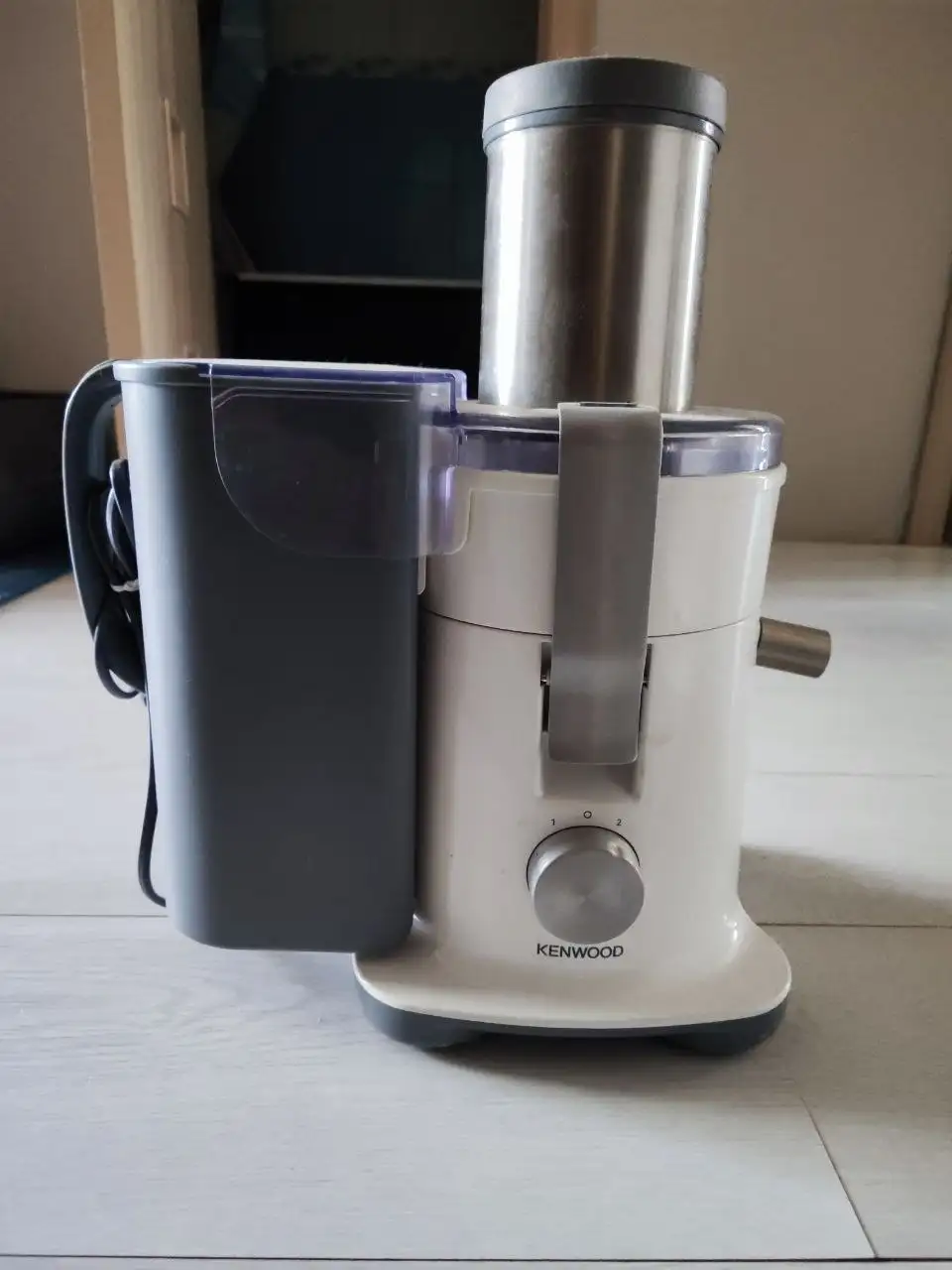 Продам профессиональную центробежную соковыжималку Kenwood - Кухонные приборы (Для дома и дачи) в Томск