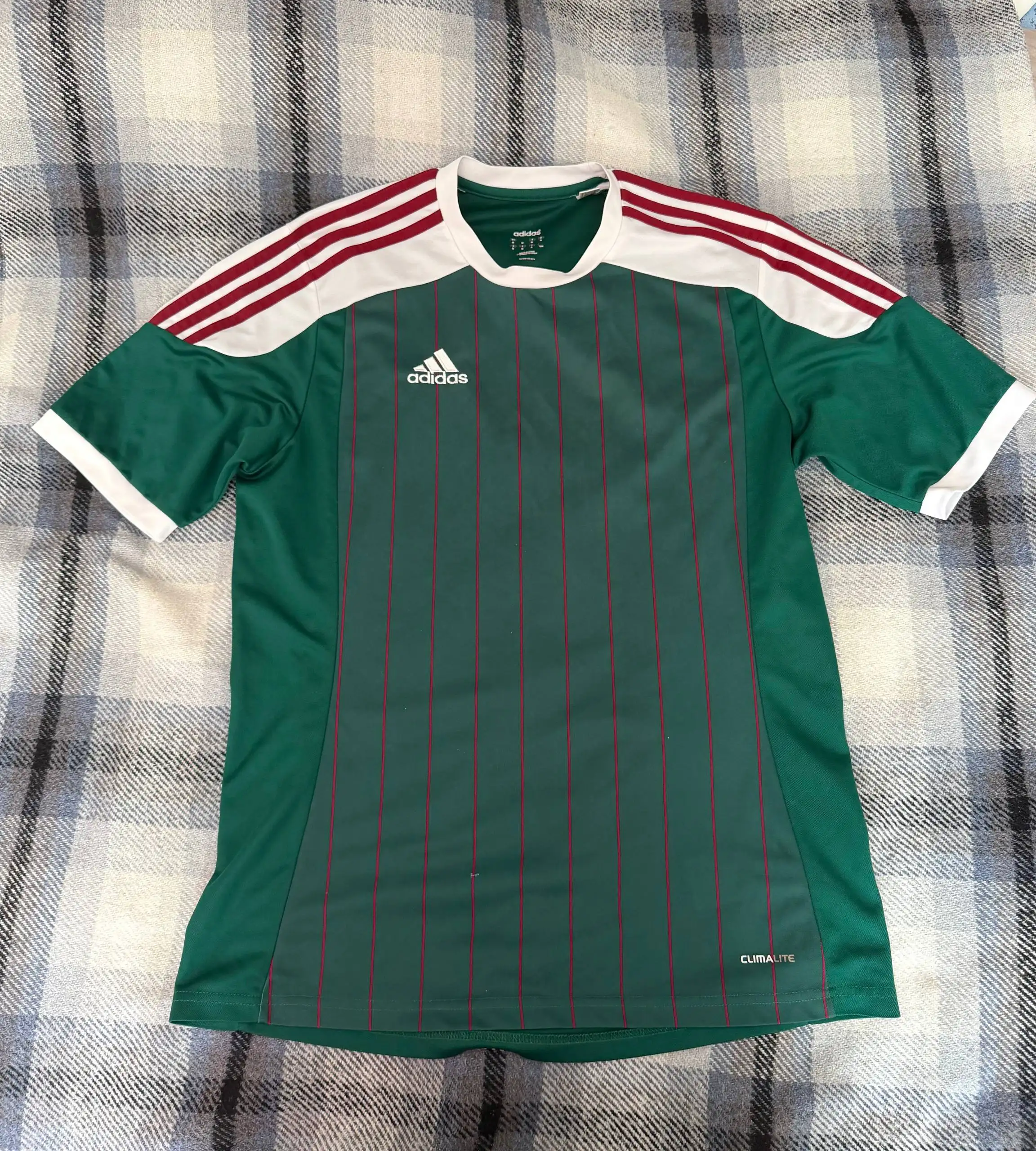 Футболка adidas футбольная - Футболки (Одежда) в Томск