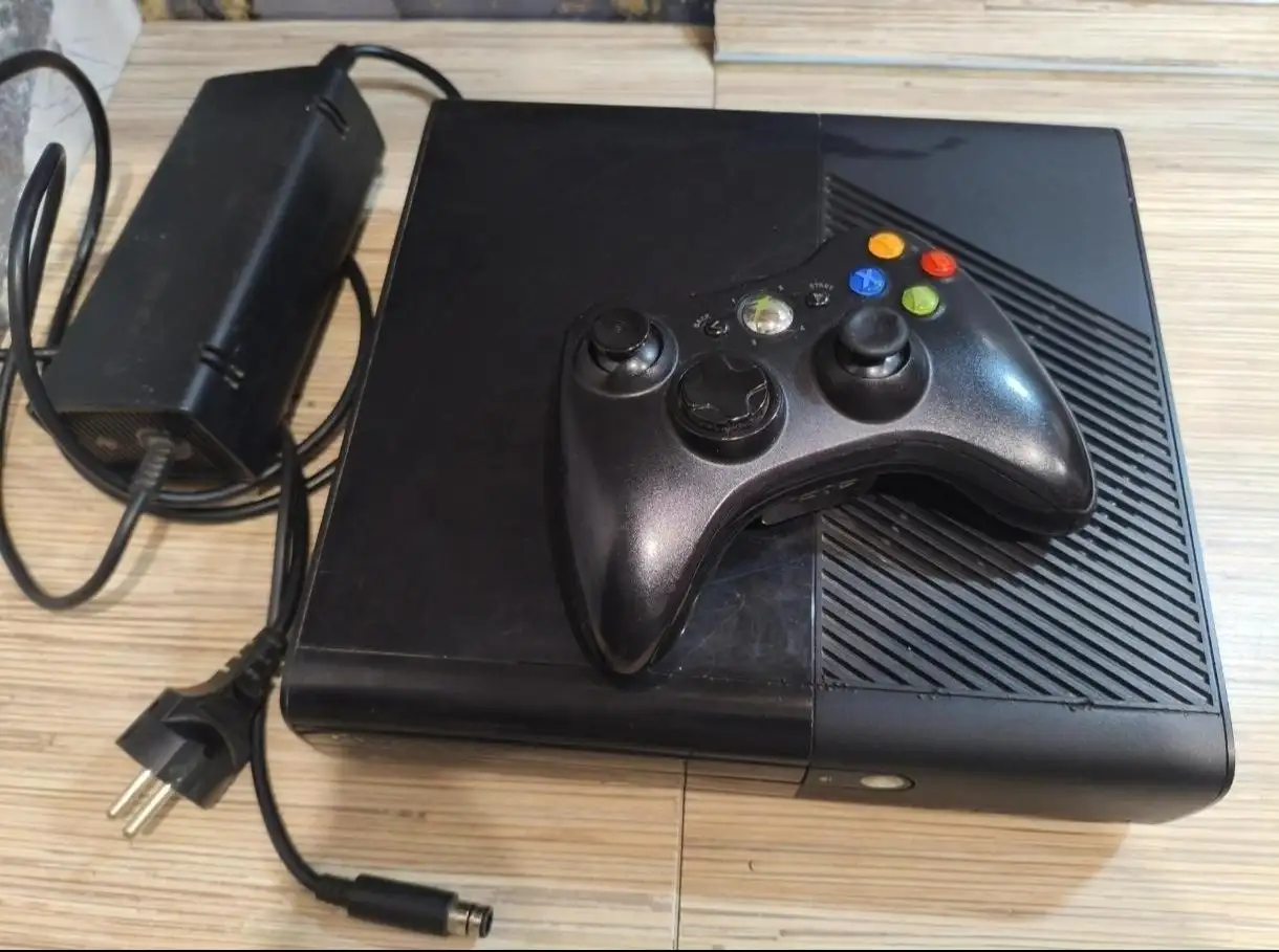 Xbox 360 E 256ГБ (неисправен) - Игровые приставки (Электроника) в Томск