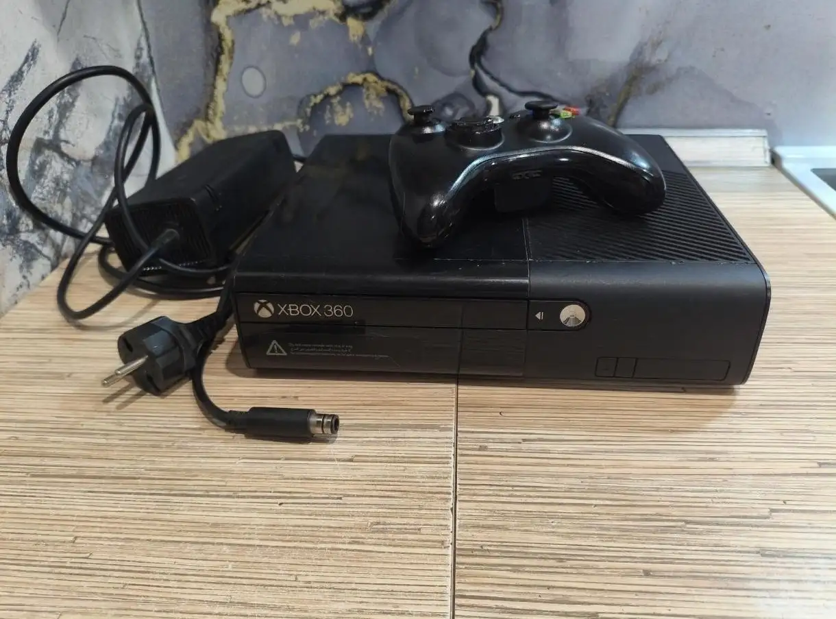 Xbox 360 E 256ГБ (неисправен) - Игровые приставки (Электроника) в Томск