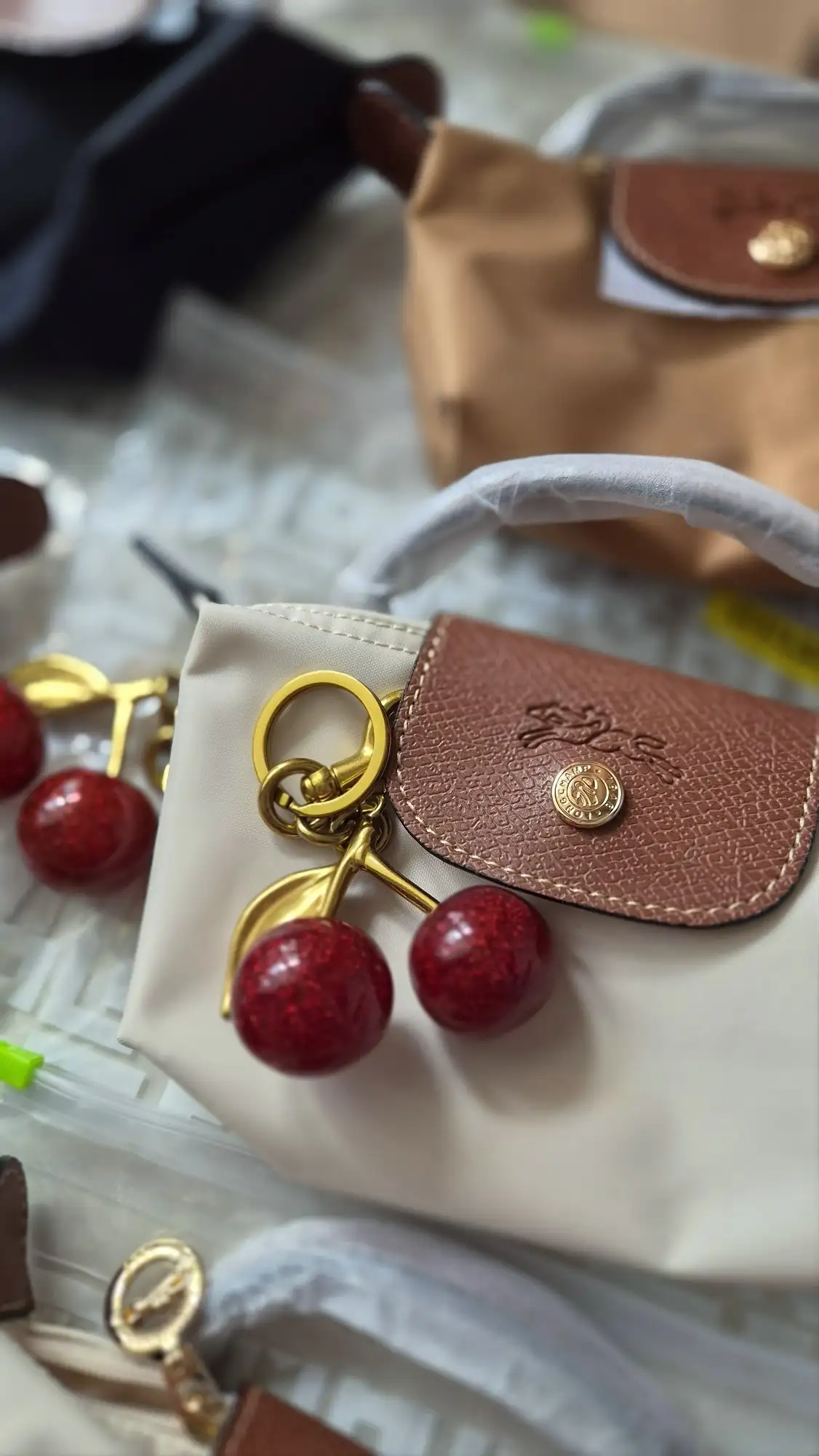 Новые сумки Longchamp, брелок 350 - Сумки (Одежда) в Томск