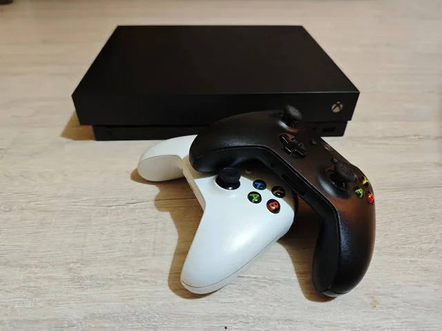 Xbox One в идеальном состоянии - Светильники в Томск