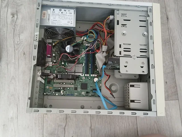 Офисный компьютер Intel Pentium, GT 610, 3 ГБ ОЗУ - Светильники в Томск
