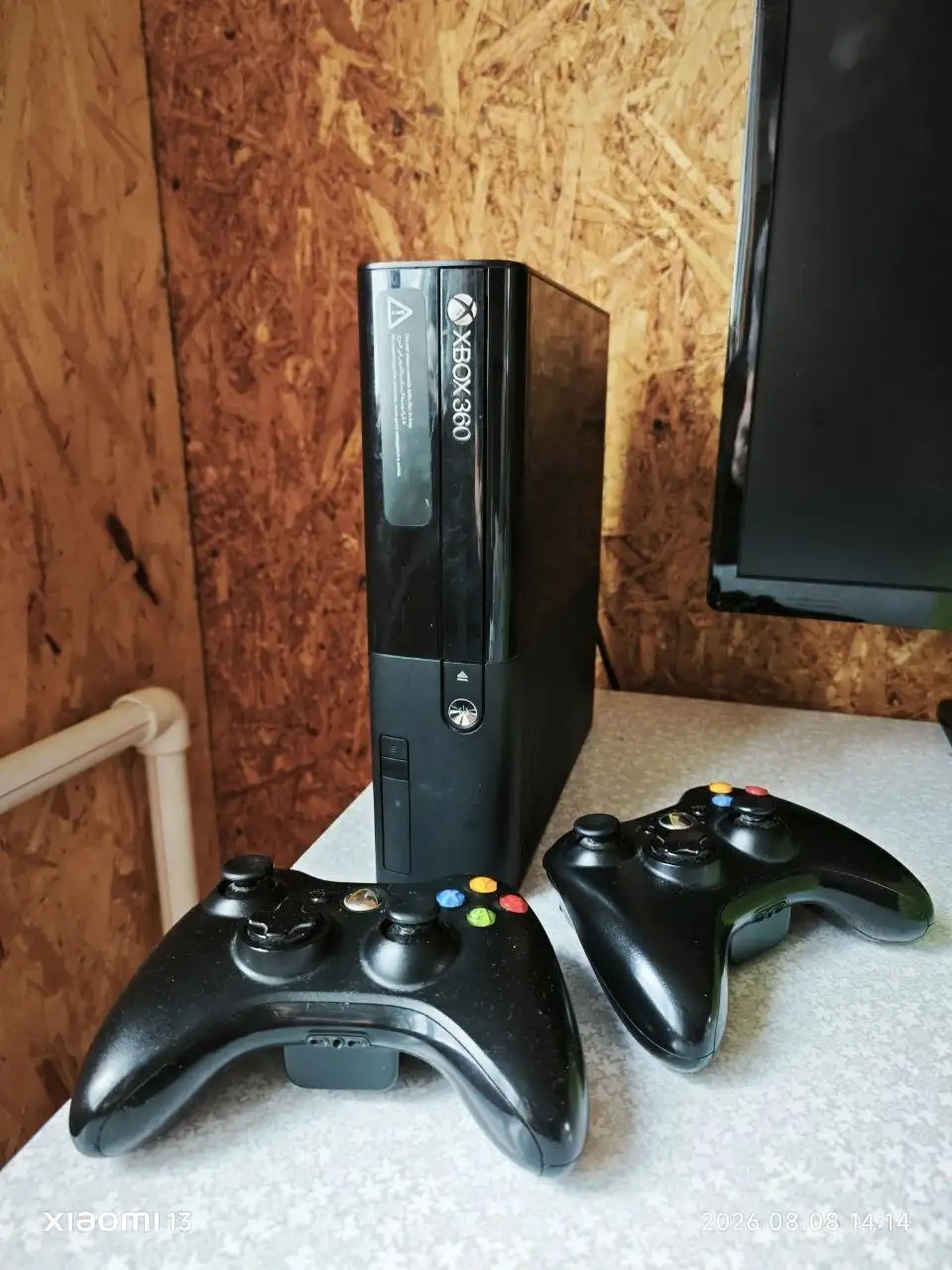 Xbox 360E прошитый с 7 оригинальными дисками - Игровые приставки (Электроника) в Томск