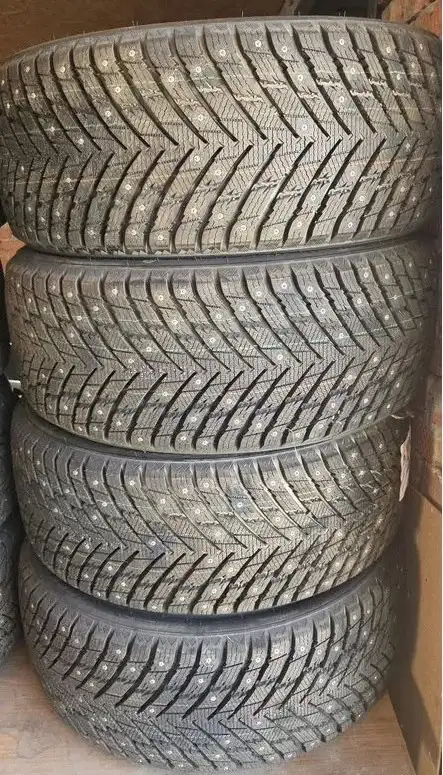 Продам новые зимние шипованные шины Rockblade 245/40 R20 - Шины (Авто) в Томск