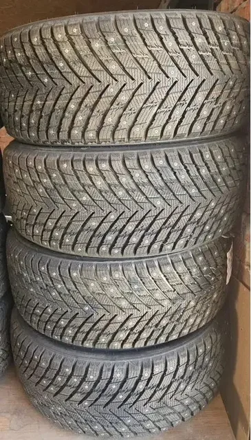 Продам новые зимние шипованные шины Rockblade 245/40 R20 - Мотоблоки в Томск
