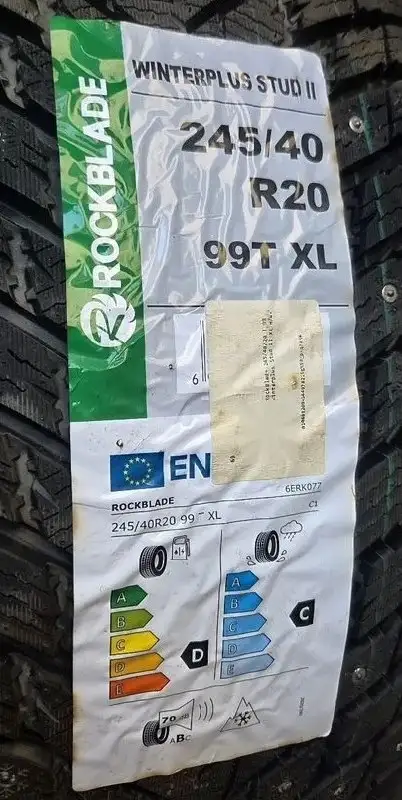 Продам новые зимние шипованные шины Rockblade 245/40 R20 - Шины (Авто) в Томск
