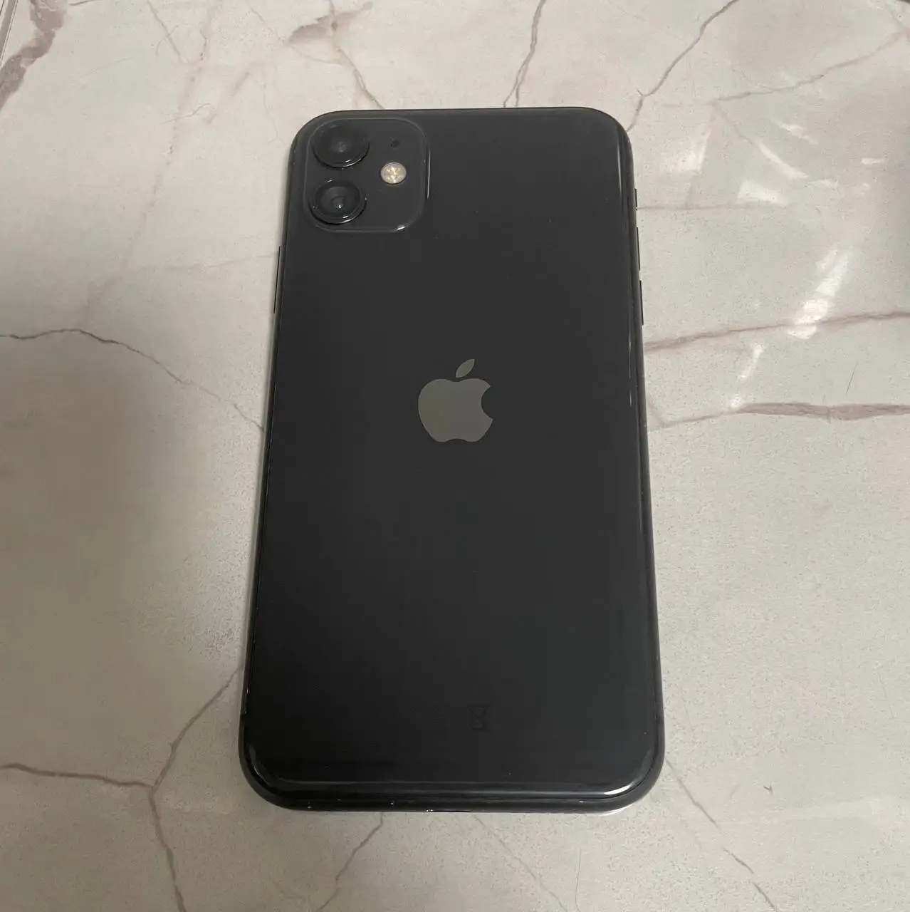 IPhone 11 128 ГБ с незначительным дефектом - Смартфоны и телефоны (Электроника) в Томск