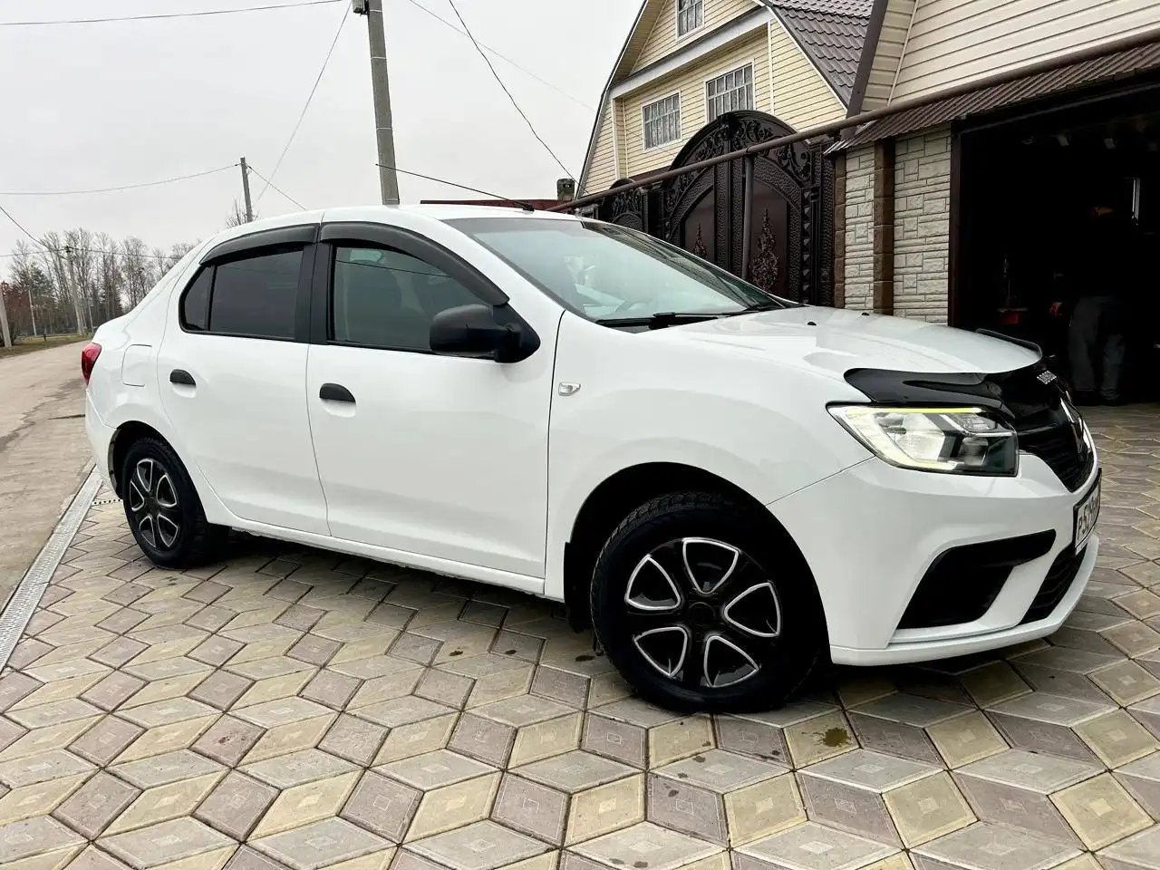 Renault Logan 2 автомат 2020 года в отличном состоянии