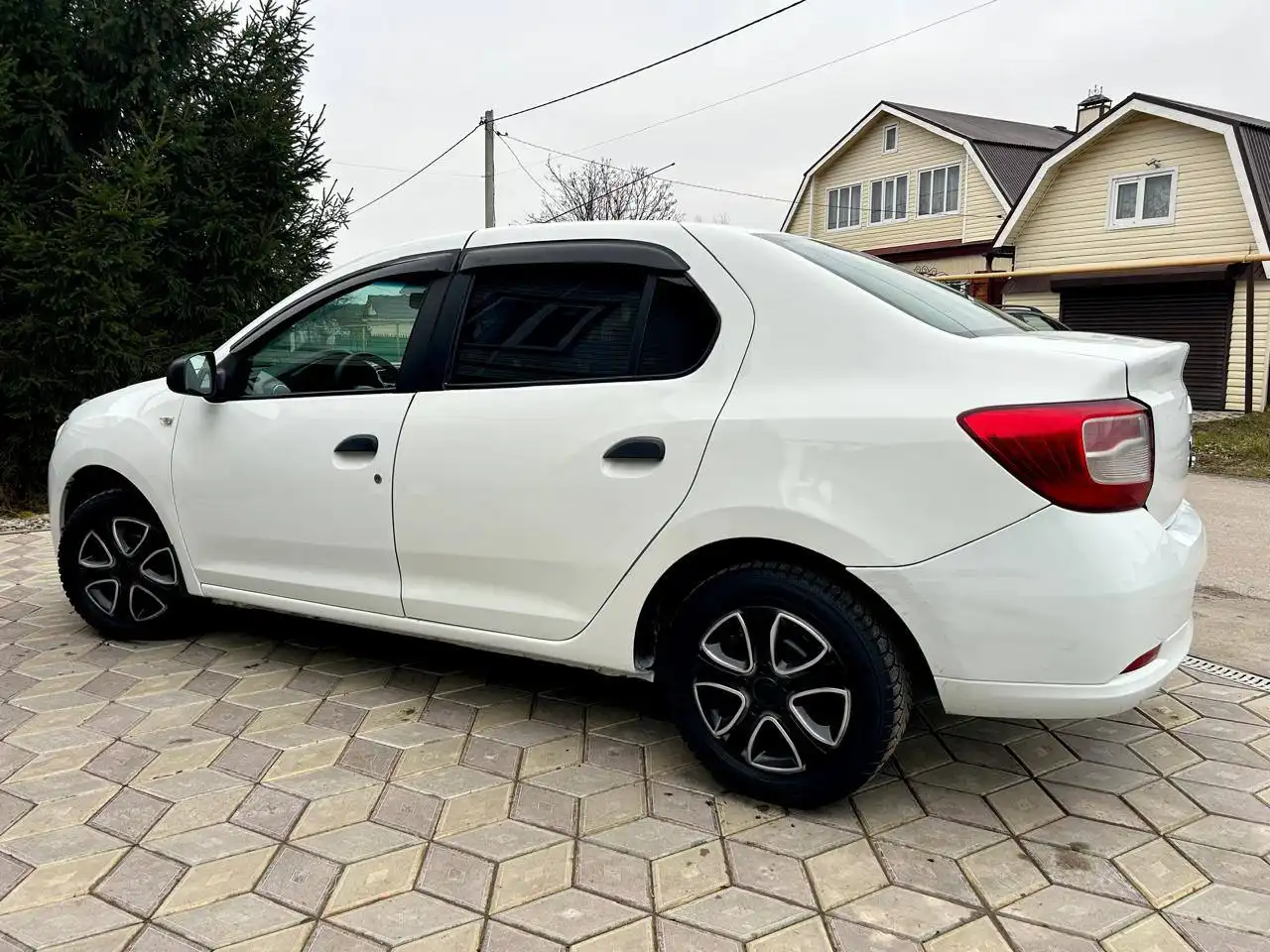 Renault Logan 2 автомат 2020 года в отличном состоянии