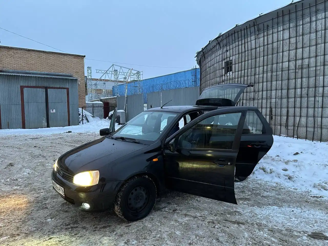 Автомобиль 2012 года