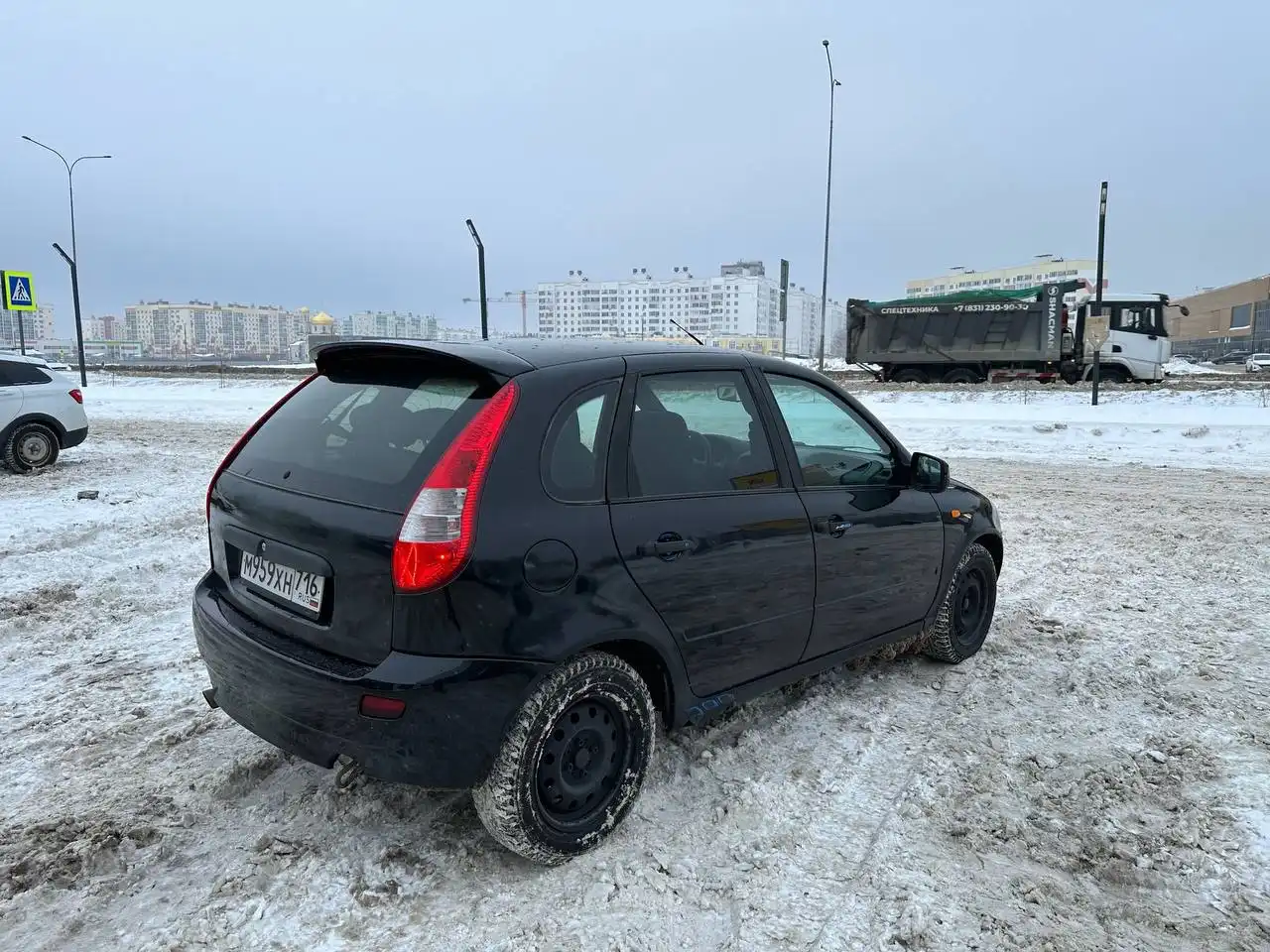 Автомобиль 2012 года