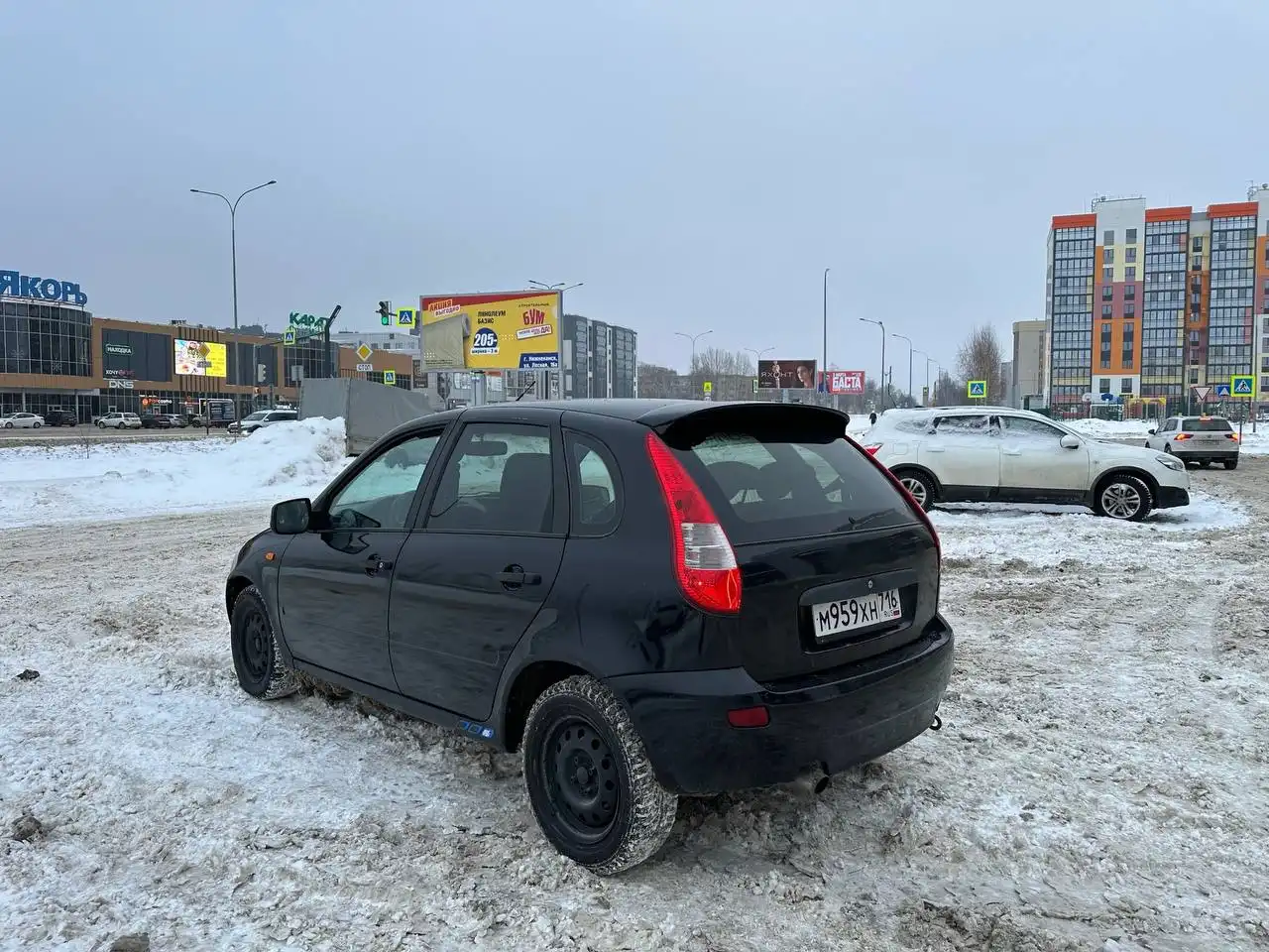 Автомобиль 2012 года