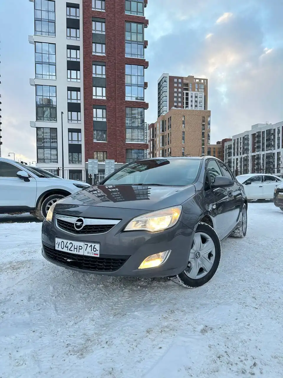 Opel Astra J 2011 года 1.6 МКПП