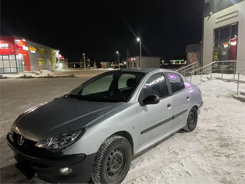 Автомобиль с чистым кузовом и документами - Внедорожник в Уфа