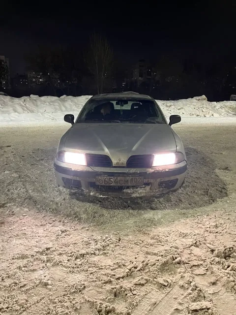 Mitsubishi Carisma 2001 г. автомат - Внедорожник в Уфа