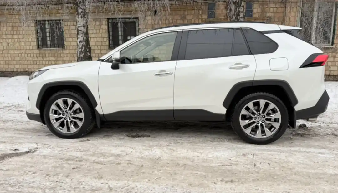 Продам Toyota RAV4 2022 - Легковые автомобили (Авто) в Уфа