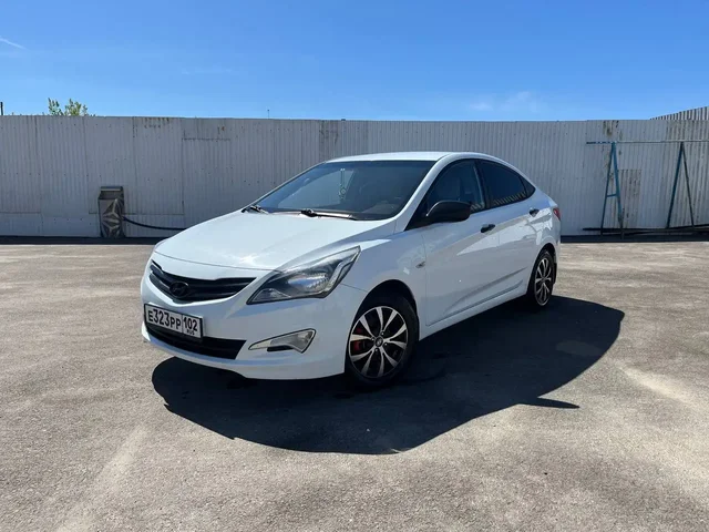 Hyundai Solaris 2015 года - Легковые автомобили / Volkswagen Passat B6 в Стерлитамак