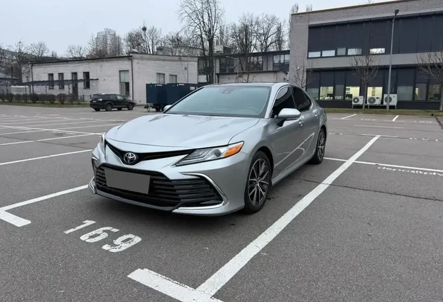 Toyota Camry 2021 - Kia Rio в Уфа