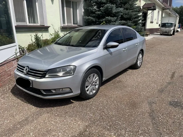 Volkswagen Passat B7 2012 - ВАЗ 2110 в Стерлитамак