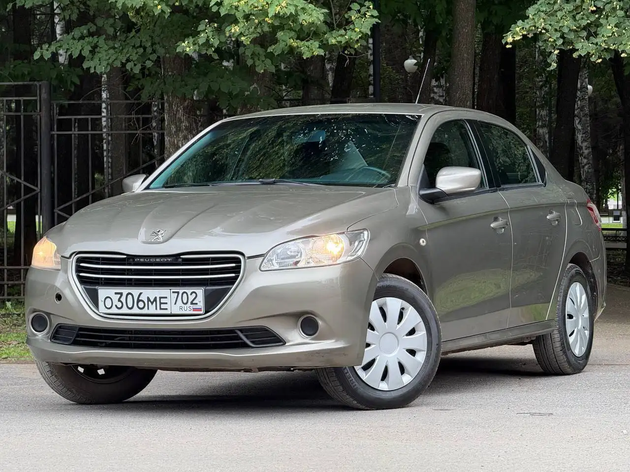 Хороший ухоженный автомобиль 2013 года - null (Авто) в Уфа