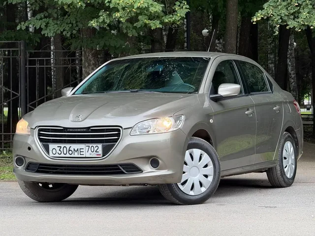 Хороший ухоженный автомобиль 2013 года - Легковой автомобиль в Уфа