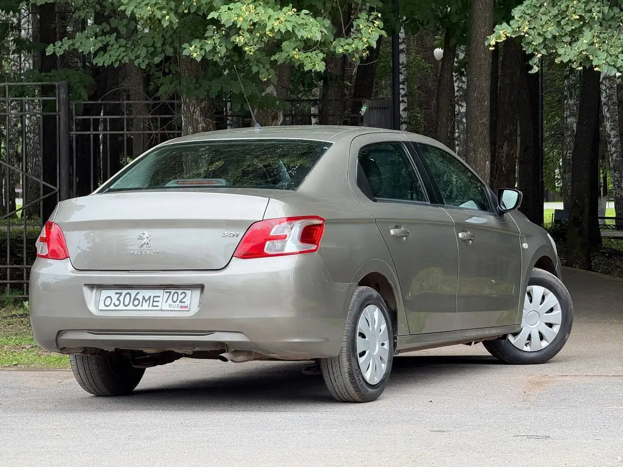 Хороший ухоженный автомобиль 2013 года - null (Авто) в Уфа