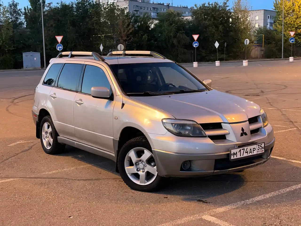 Mitsubishi Outlander 2004 2.4 АКПП полный привод