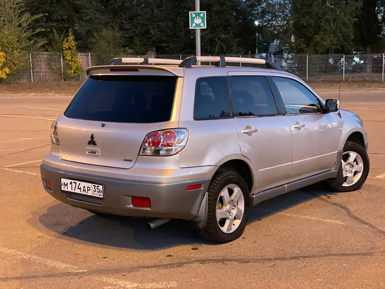 Mitsubishi Outlander 2004 2.4 АКПП полный привод