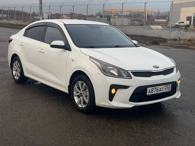 Kia Rio IV 2018 года, 1.4AT, 115 тыс. км пробега - Авто в Москва