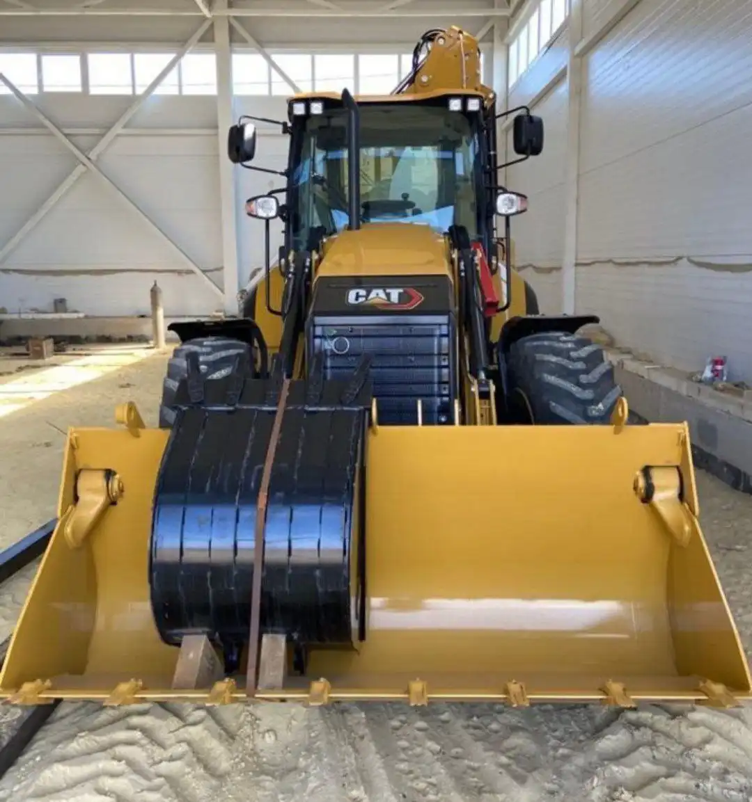 Экскаватор-погрузчик CAT 444F 2023 года