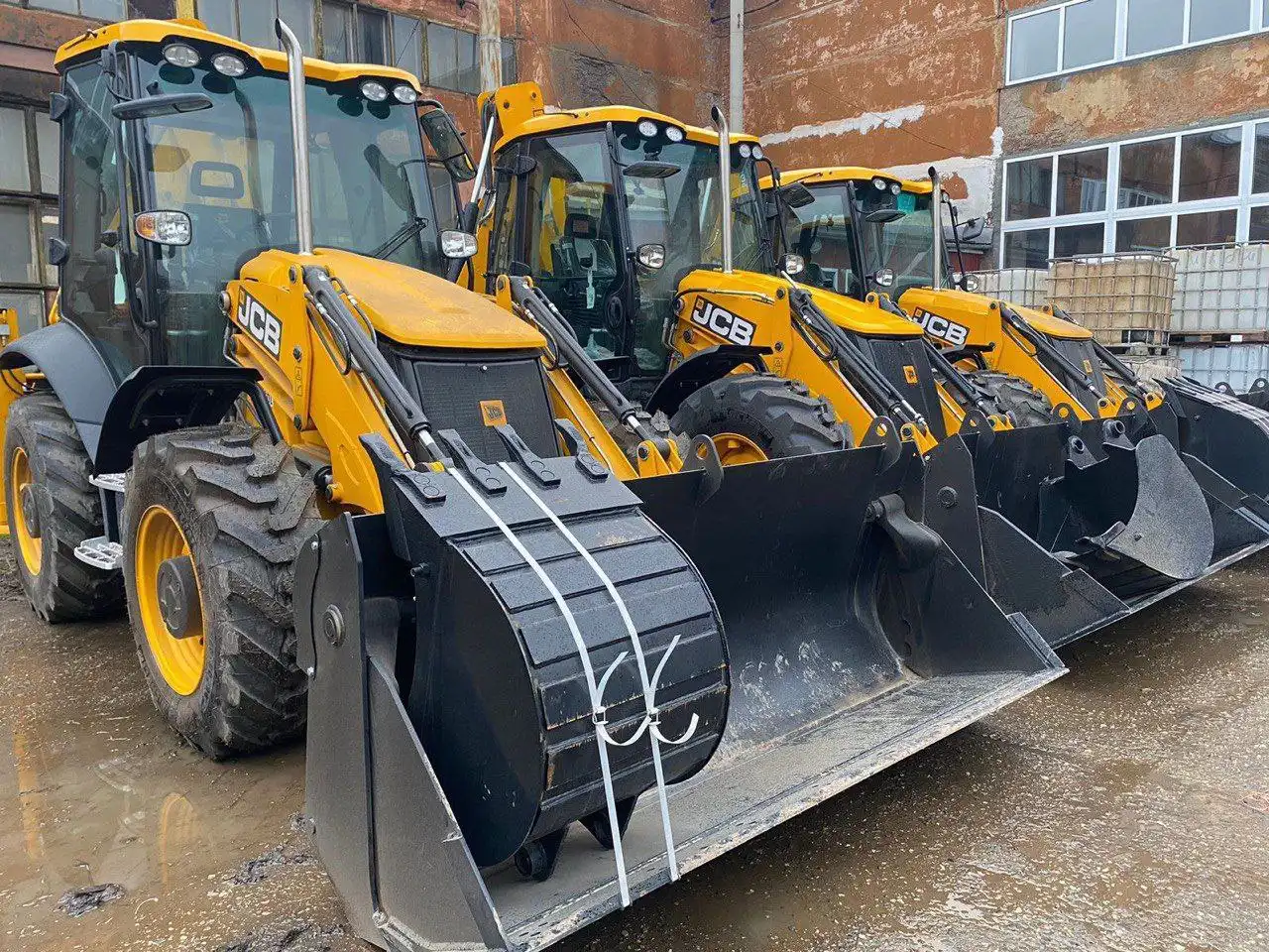 Продажа экскаваторов-погрузчиков JCB