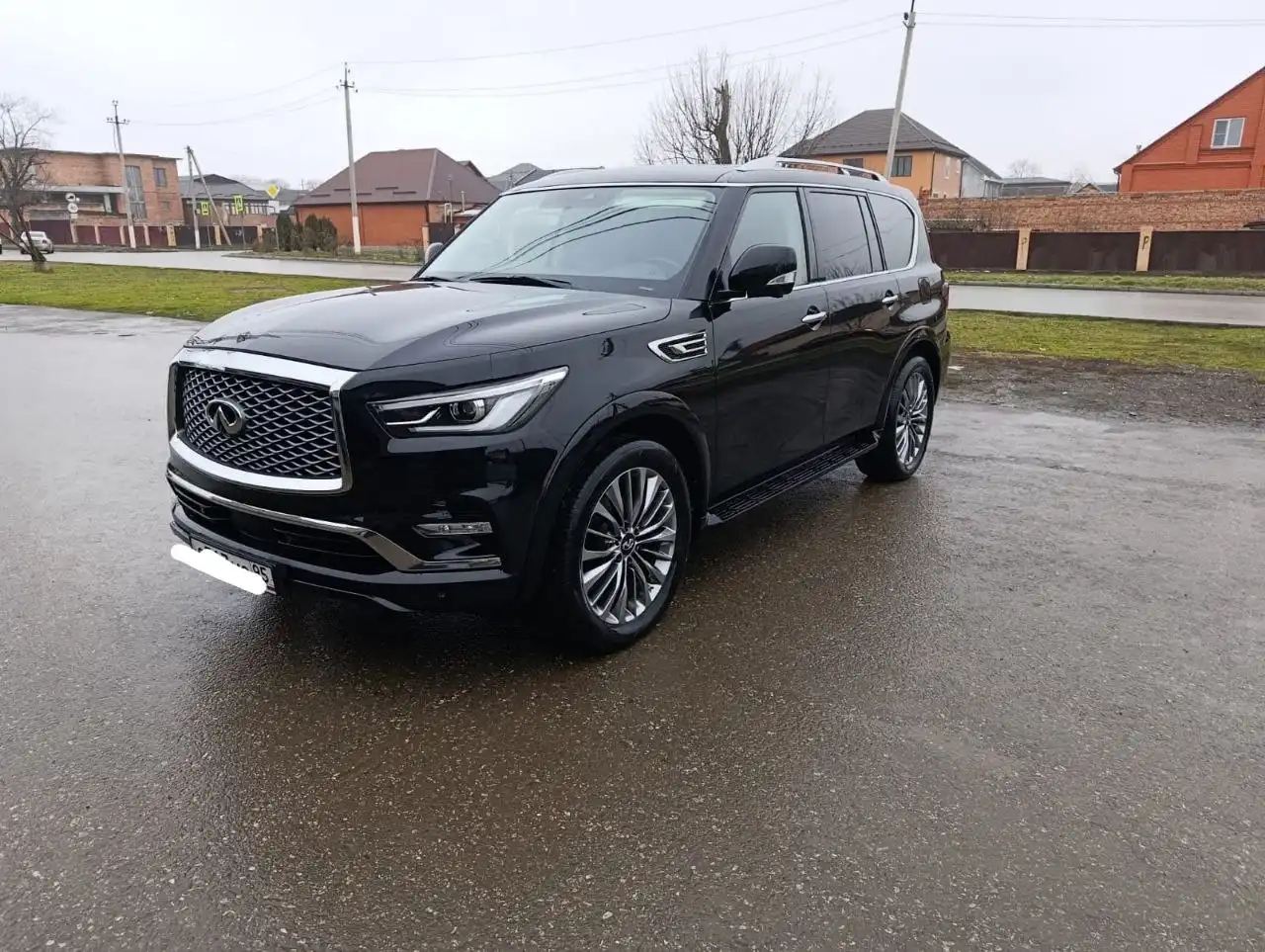 Infiniti QX80 2021 года