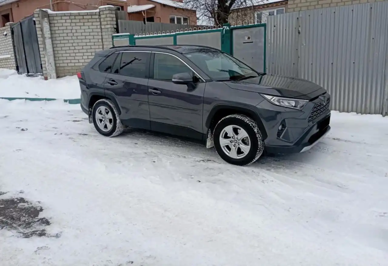 Toyota RAV4 2021 с пробегом 48 тыс. км - Авто в Москва