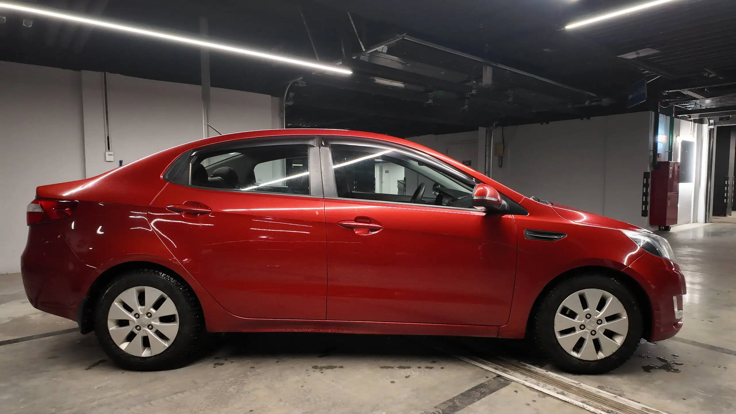 Продажа Kia Rio 2013 года в Москве - Легковые автомобили (Авто) в Москва