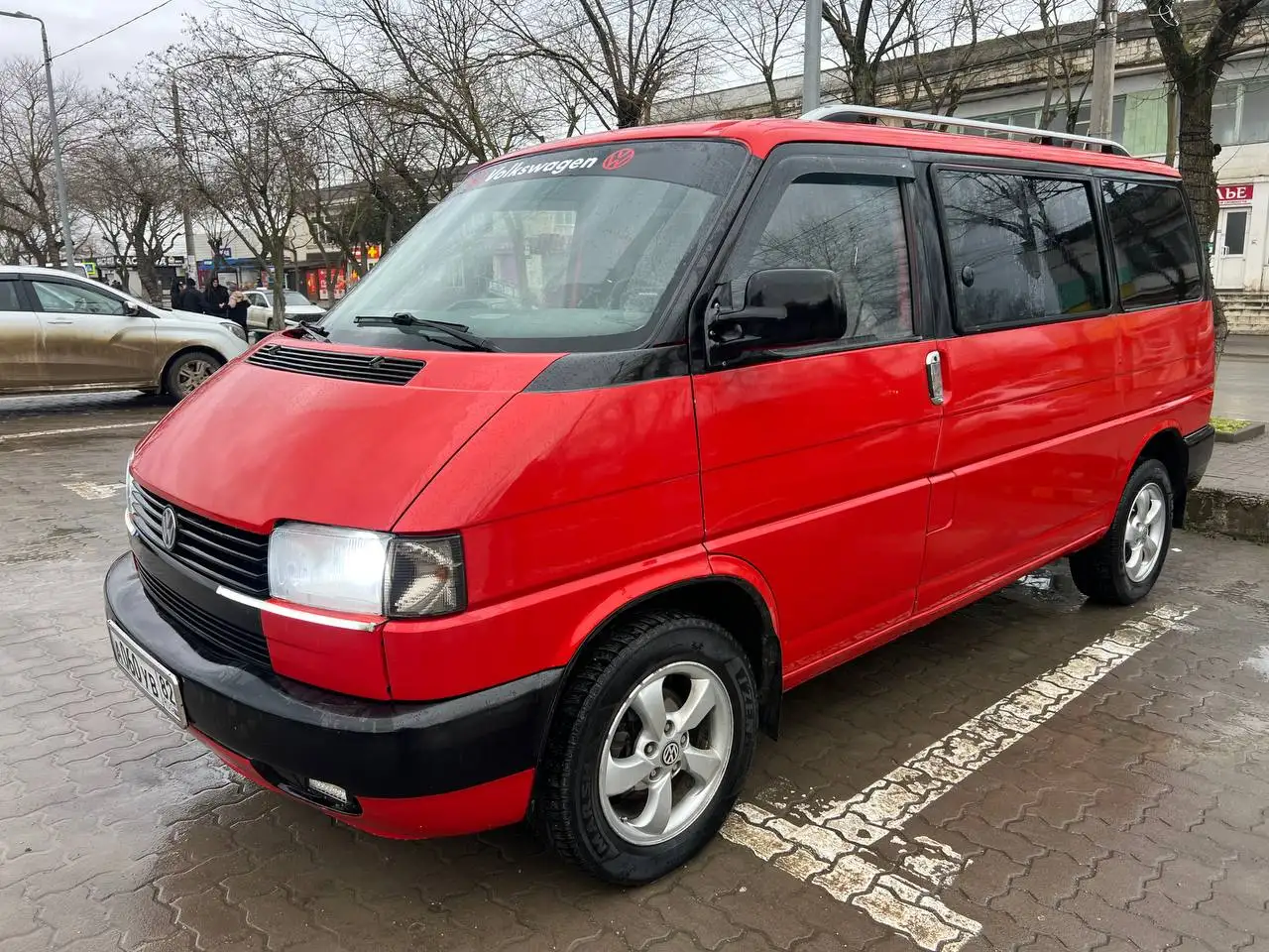 Volkswagen Transporter 2000 год с дизельным двигателем и автономной печкой - Микроавтобусы (Авто) в Москва