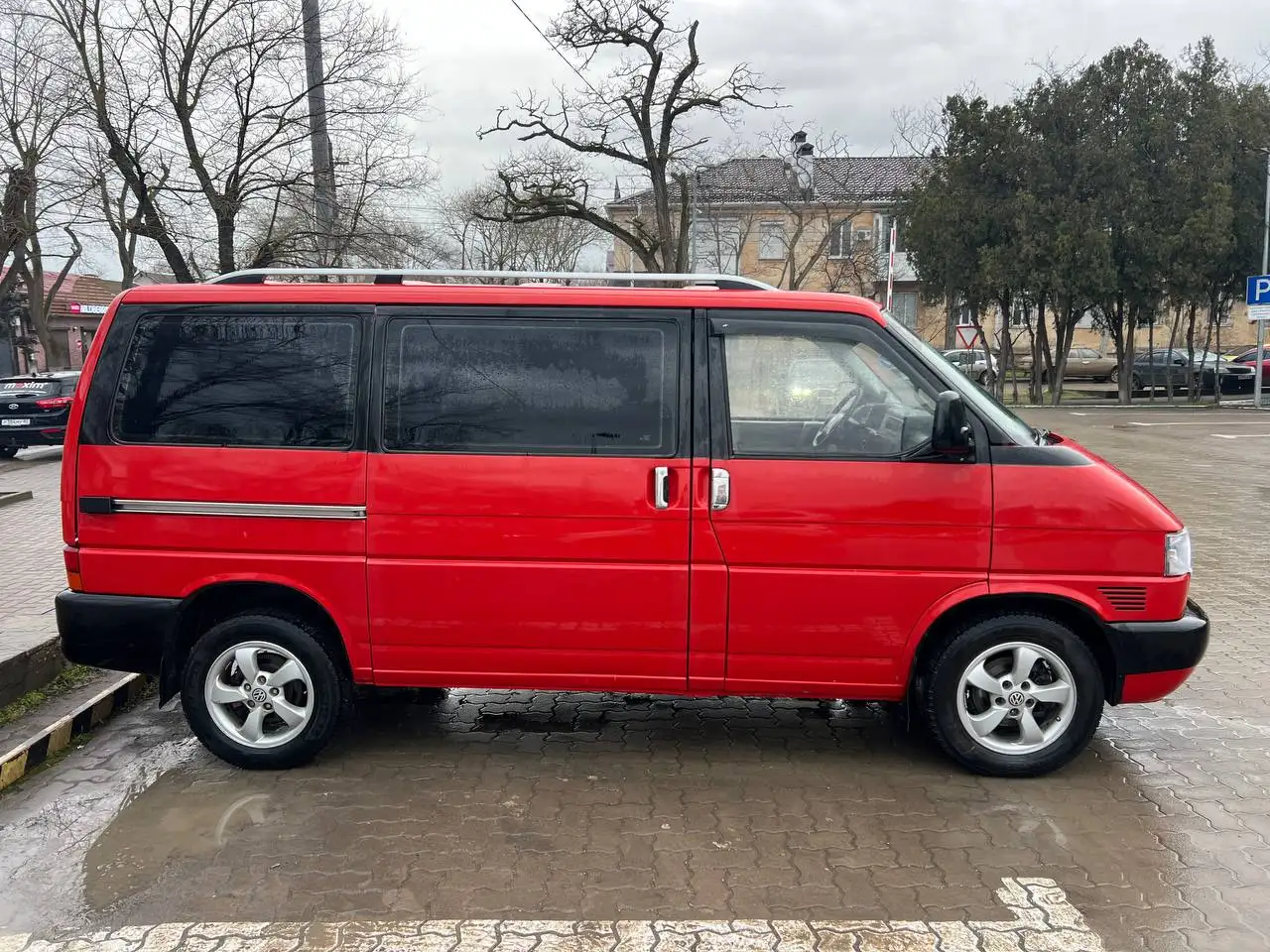 Volkswagen Transporter 2000 год с дизельным двигателем и автономной печкой - Микроавтобусы (Авто) в Москва