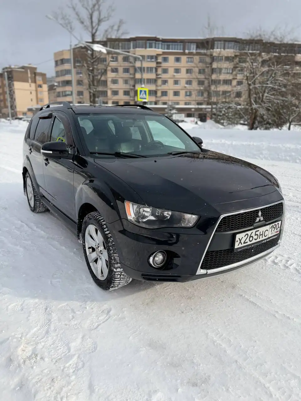 Mitsubishi Outlander 2011 2.4 CVT 4WD - Авто в Москва
