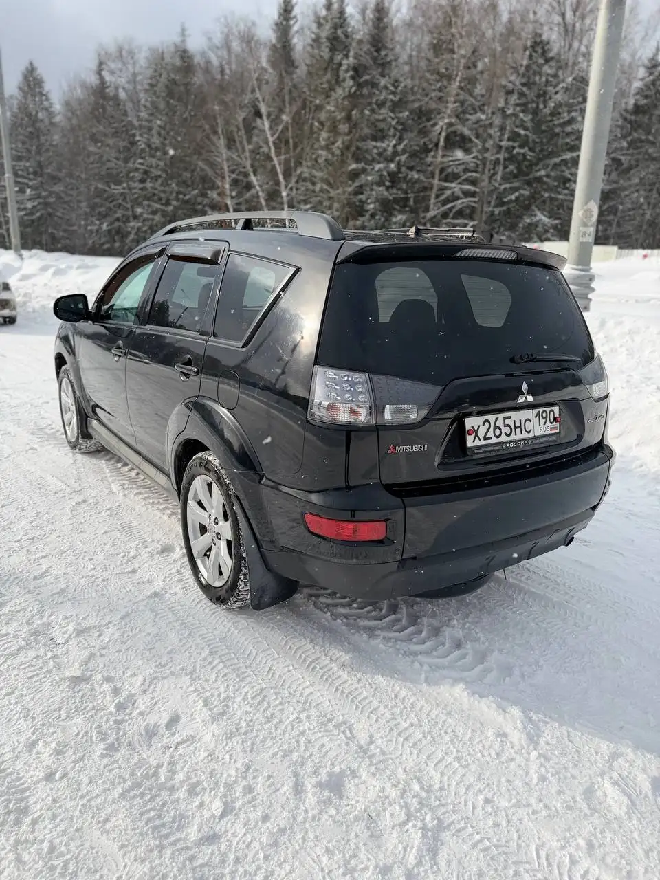 Mitsubishi Outlander 2011 2.4 CVT 4WD - Авто в Москва