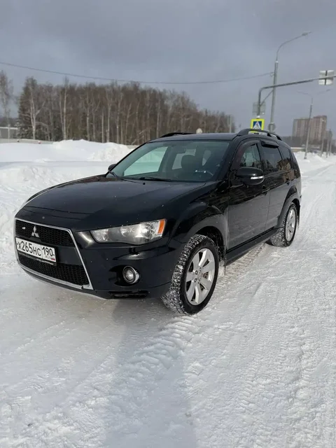 Mitsubishi Outlander 2011 2.4 CVT 4WD - УАЗ в Москва