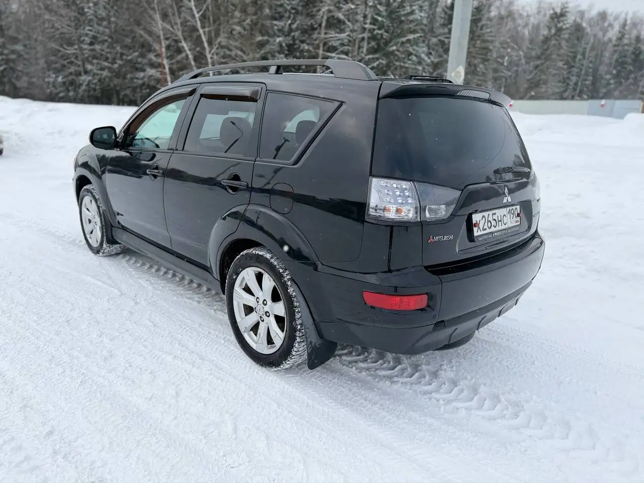 Mitsubishi Outlander 2011 2.4 CVT 4WD - Авто в Москва