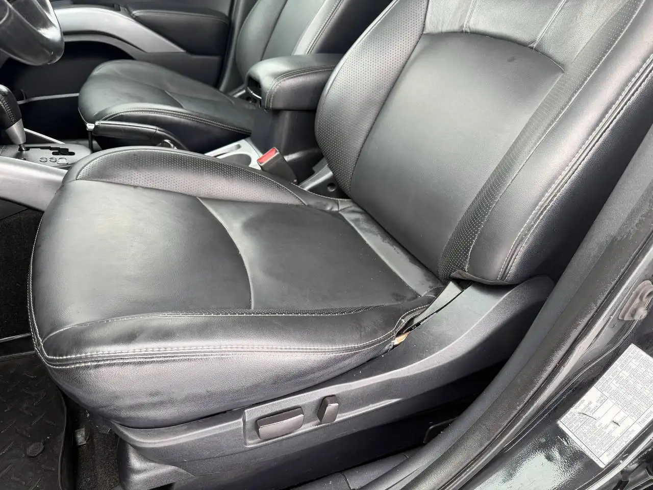 Mitsubishi Outlander 2011 2.4 CVT 4WD - Авто в Москва