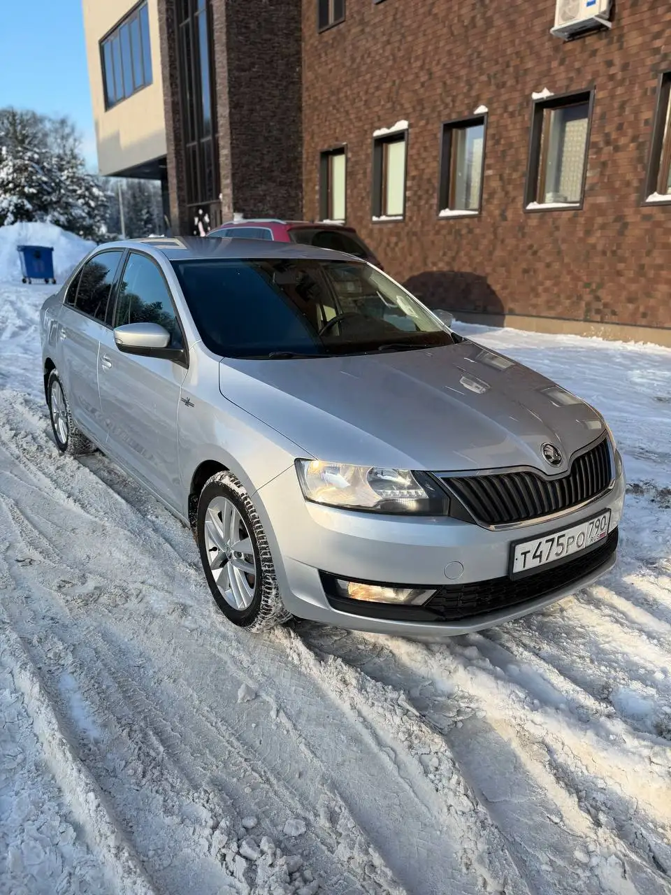 Продам Skoda Rapid 2019, 1.6 АКПП, пробег 127 тыс. км - Легковые автомобили (Авто) в Москва