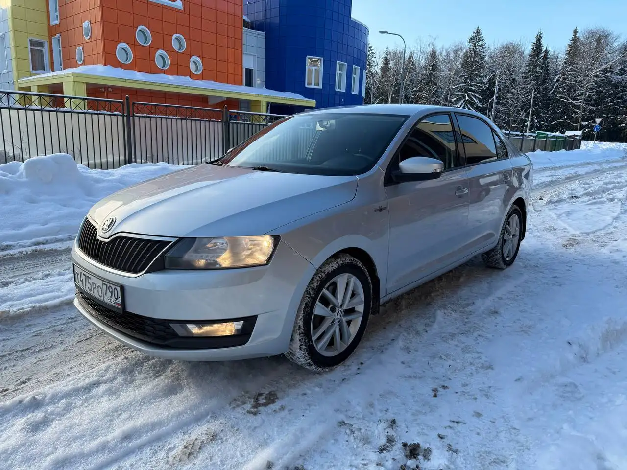 Продам Skoda Rapid 2019, 1.6 АКПП, пробег 127 тыс. км - Легковые автомобили (Авто) в Москва
