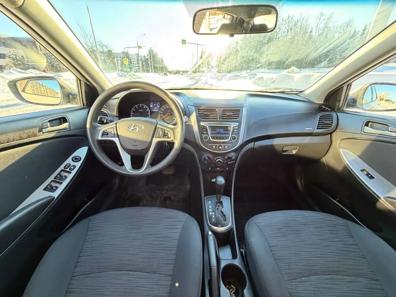 Hyundai Solaris 2016 1.4 АКПП - Легковые автомобили (Авто) в Москва