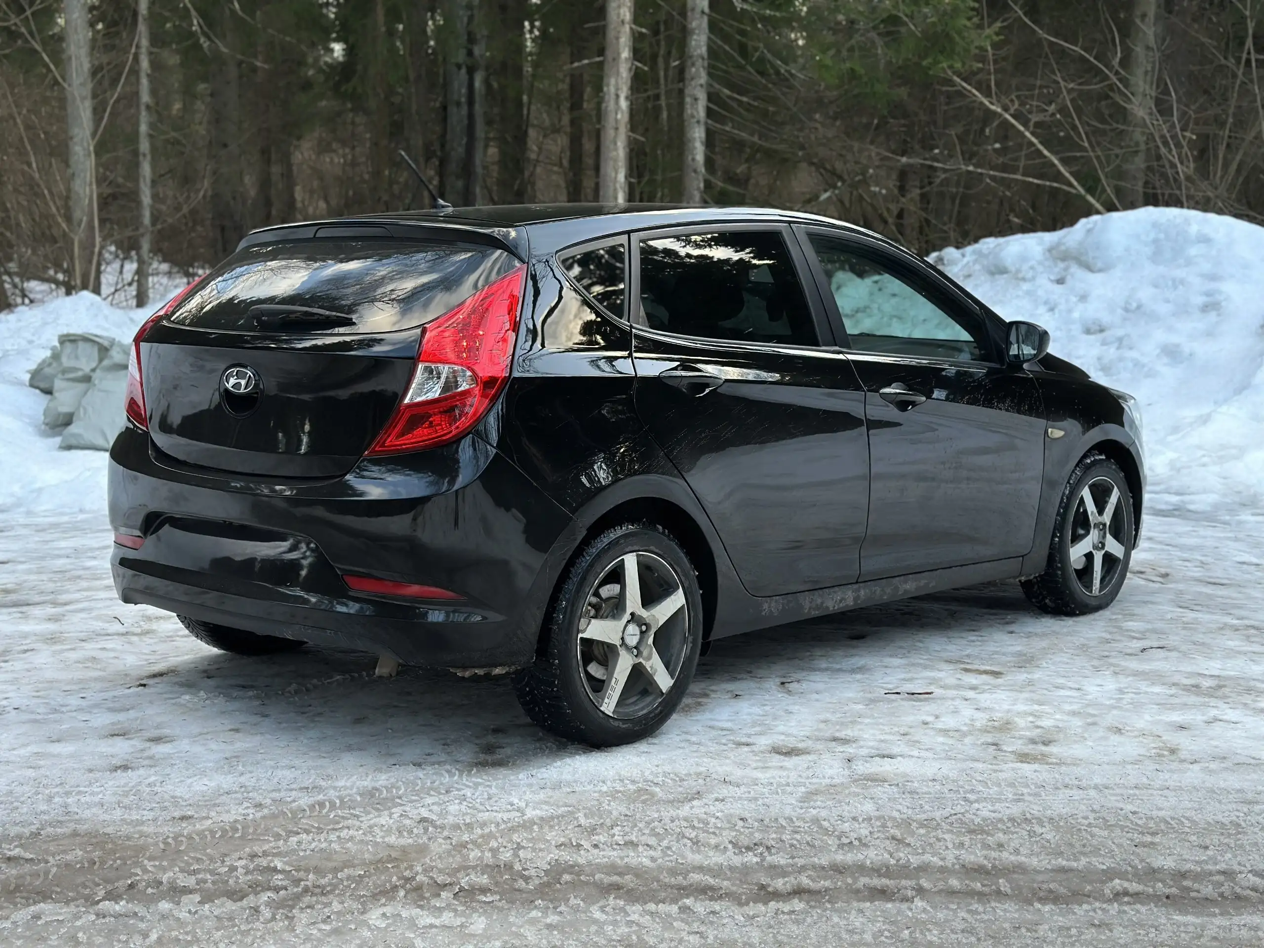 Hyundai Solaris 2012 года, 1.4 AT, 107 л.с., передний привод - Авто в Москва