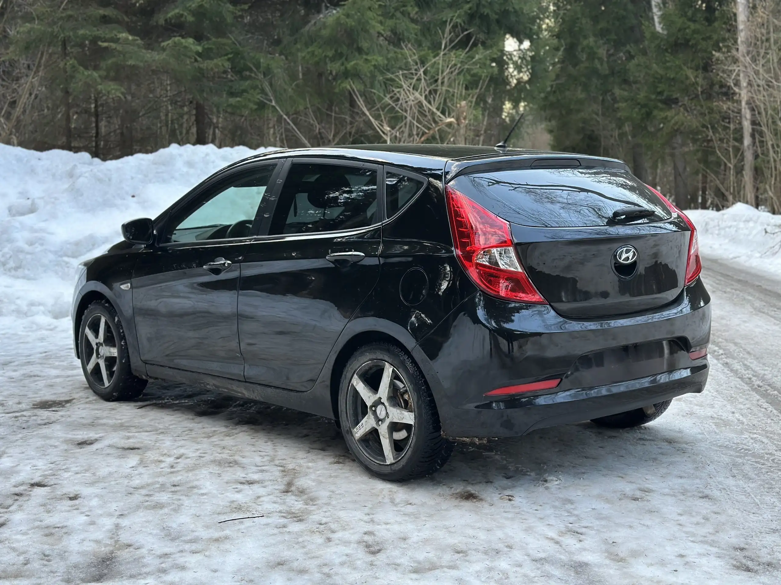 Hyundai Solaris 2012 года, 1.4 AT, 107 л.с., передний привод - Авто в Москва