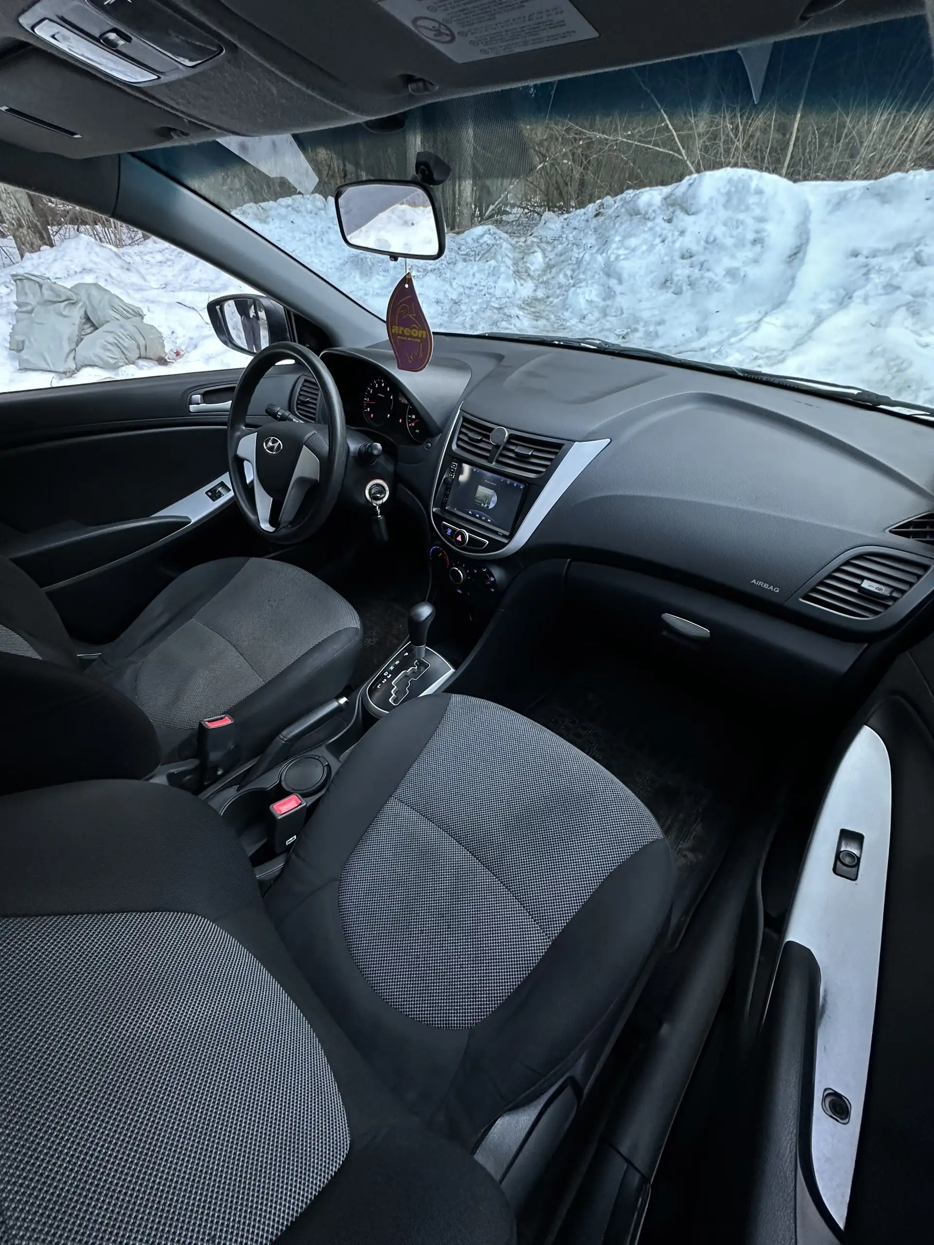 Hyundai Solaris 2012 года, 1.4 AT, 107 л.с., передний привод - Авто в Москва