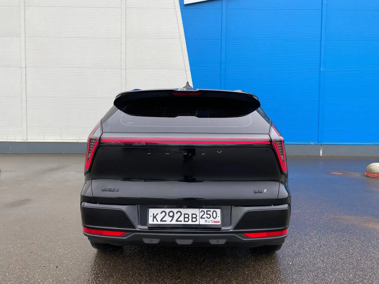 Geely ATLAS 2025 года с пробегом 20 тыс. км - Авто в Москва