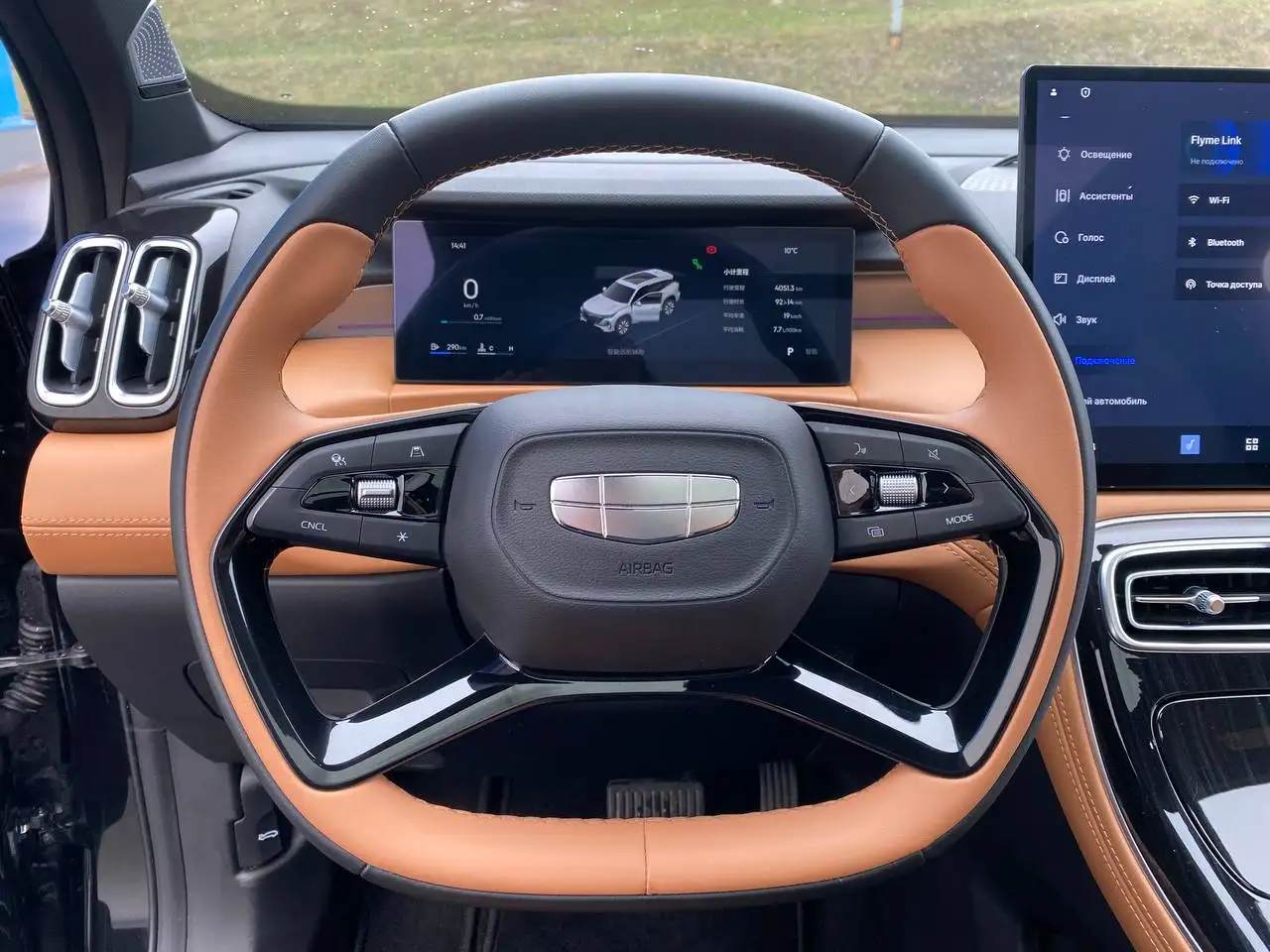 Geely ATLAS 2025 года с пробегом 20 тыс. км - Авто в Москва